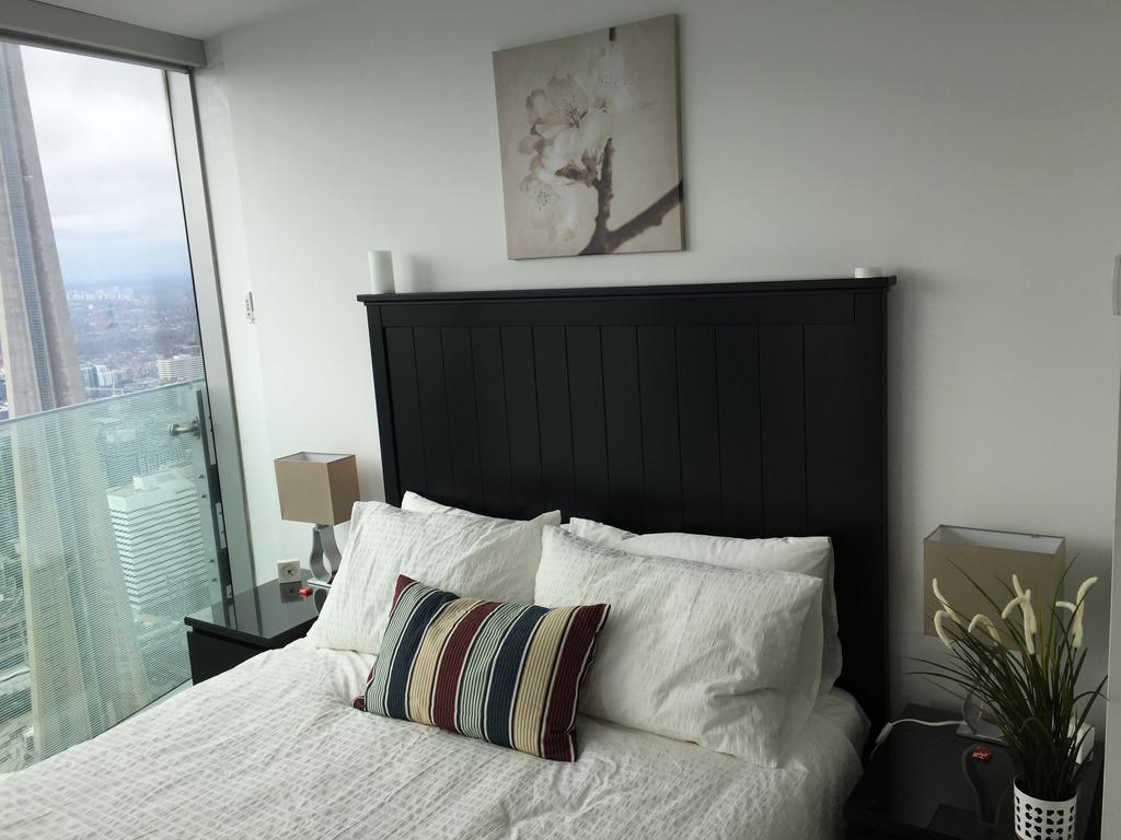 Ihost Suites Ice Condo โตรอนโต ภายนอก รูปภาพ